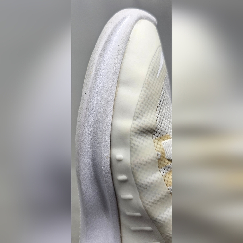 Nike Women's Air Max Axis Triple White Athletic Sneakers SZ 8.5 Style AA2168-100 - Picture 13 of 16